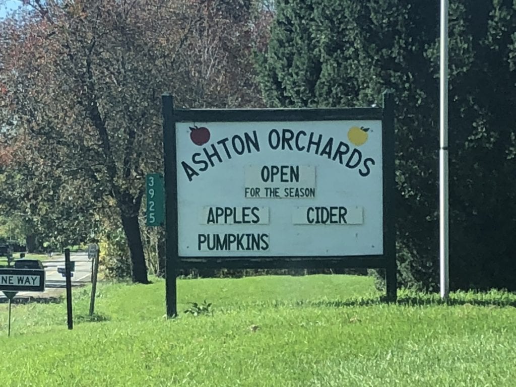 Ashton Orchards Cider Mill sells fruits, vegetables, bakery items and apple cider. They have a bakery, shop, picnic area and children's play area.