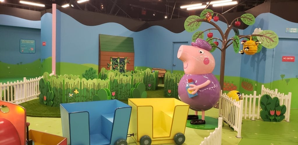 Peppa Pig World of Play Great Lakes Crossing Outlet - Sensory Garden