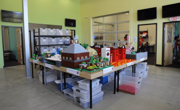 The Robot Garage Lego Build