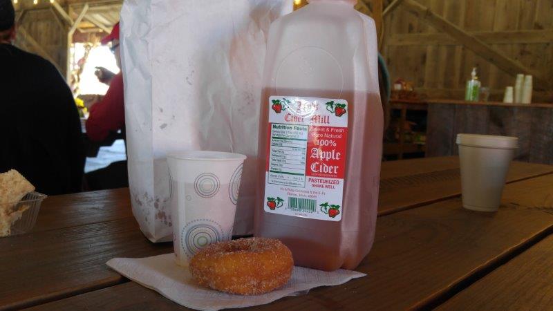 Hy's cider and donuts