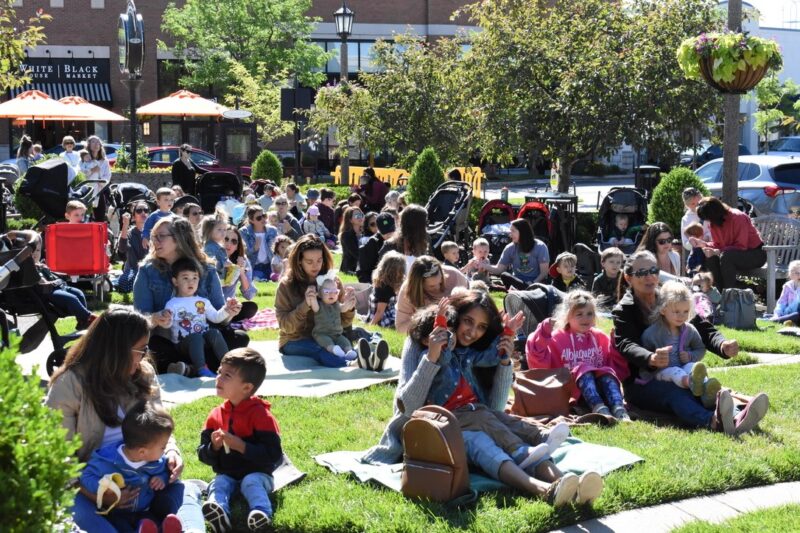 Enjoy Family Fun in the Sun All Summer at The Village of Rochester Hills 1 MusicAndMe VORH3