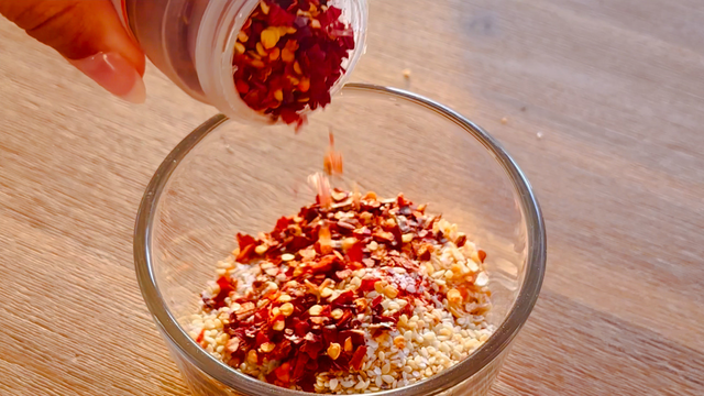 How to Make Chili Crunch Oil 2 Crunchoilingredients