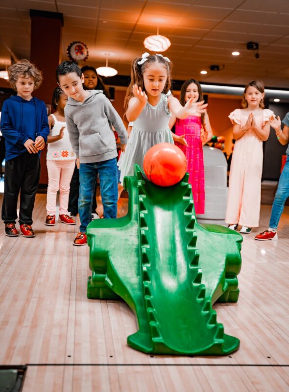 Escape Entertainment Center in Troy: Bowling, Laser Tag, Arcade and Family Fun in Metro Detroit 8 MEZ4470