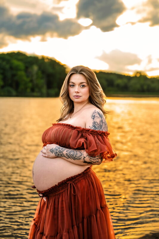 How to Choose a Maternity Photographer in Metro Detroit (Without Losing Your Mind) 5 Metro Detroit Outdoor Maternity Photographer Golden Hour Lake Maternity Portrait