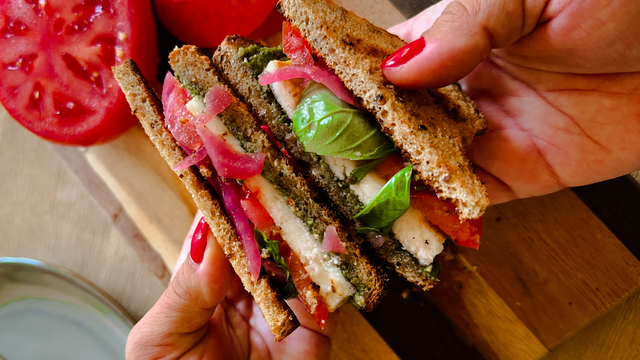 Grilled Halloumi Summery Sandwich 2 HalloumiSandwich