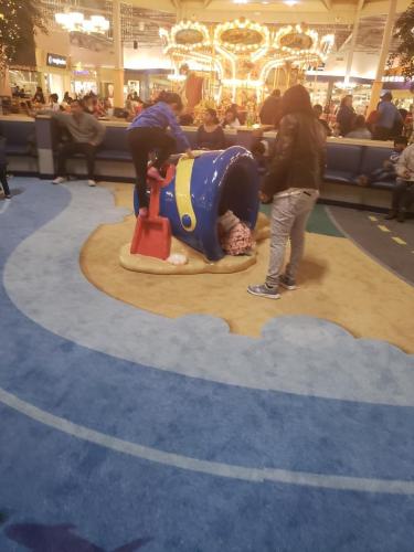 Great Lakes Crossing Play Area